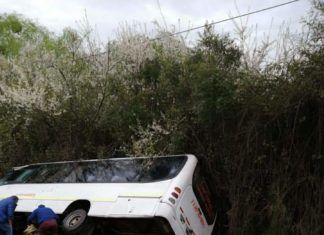 volcamiento de Microbus en camino a San Juan