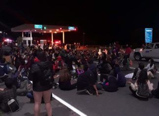 MANIFESTANTES DE LINARES CORTAN RUTA 5 SUR EN EL KILOMETRO 300